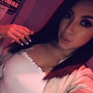 Meet your Posher, Alma